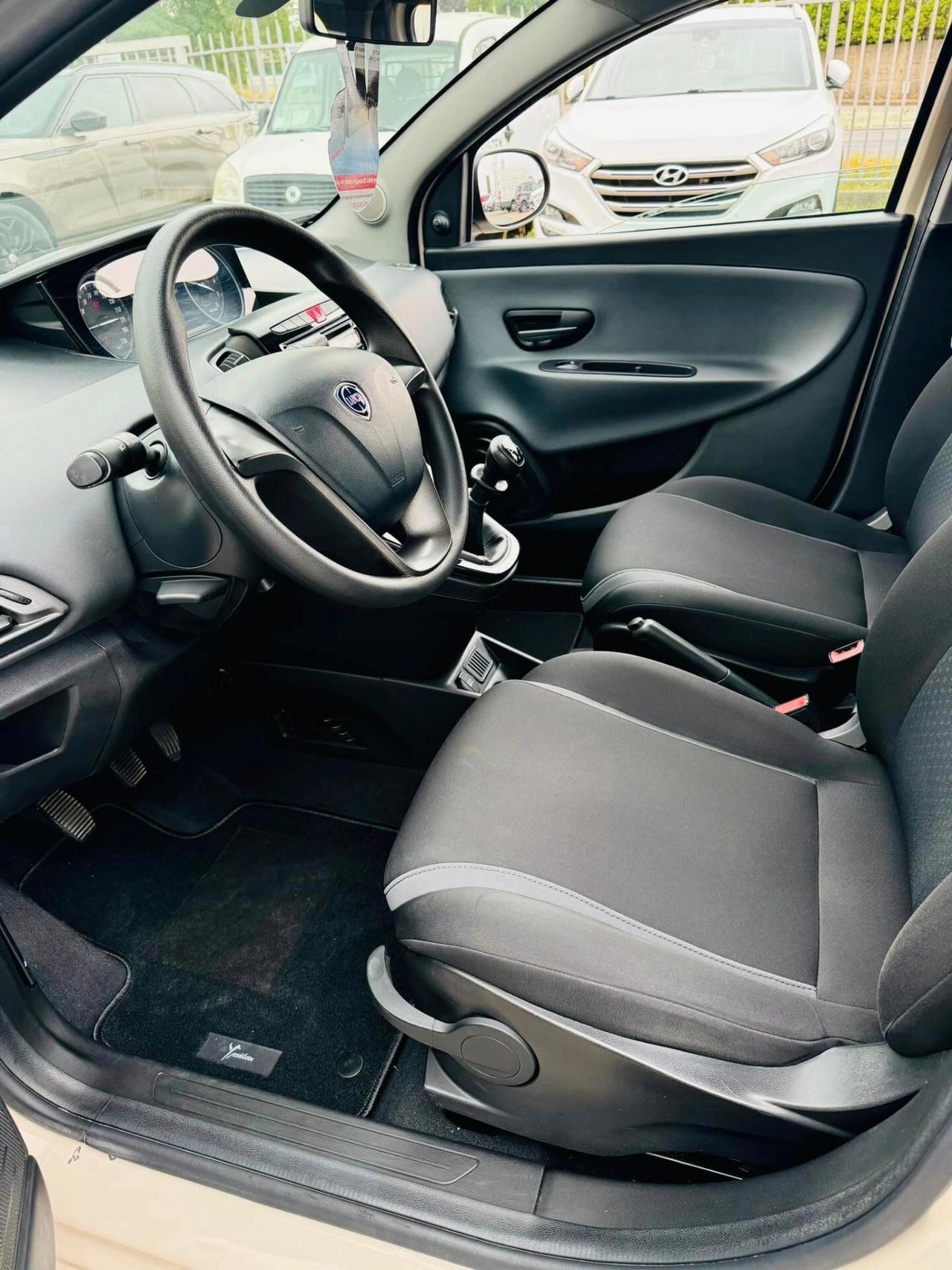 Lancia Ypsilon 1.2 69 CV 5 porte Platinum