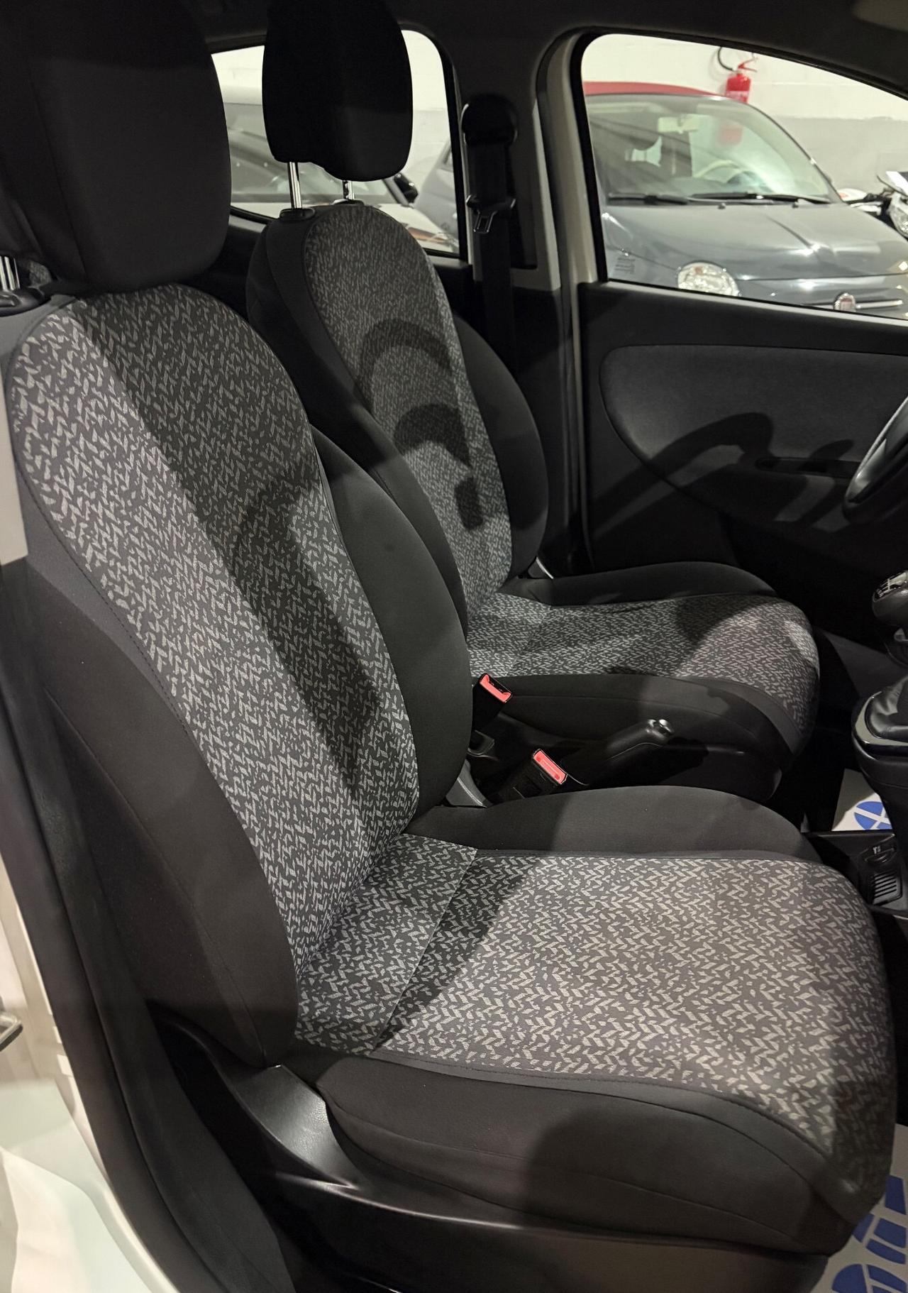 Lancia Ypsilon 1.0 Firefly hybrid