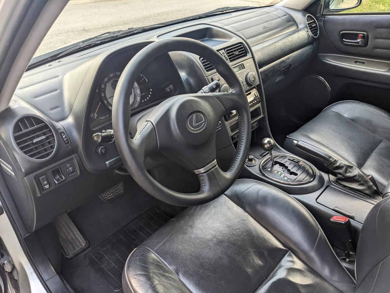 Lexus IS 200 2.0 Silver auto