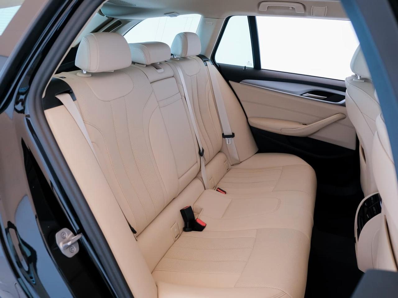 BMW 518d Touring mhev 48V auto