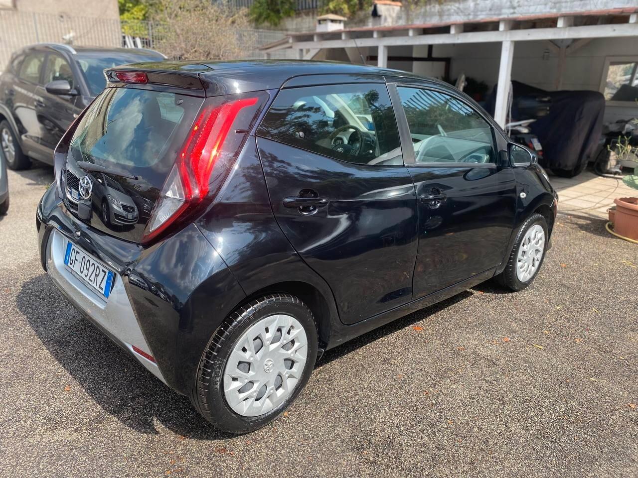 Toyota Aygo Connect 1.0 VVT-i 72 CV 5 porte x-cool