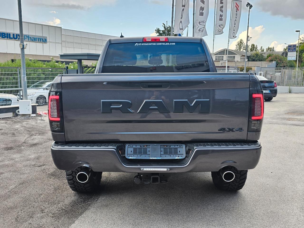 Dodge RAM 1500 5.7 V8 Crew Cab Classic at8 - N1 6 POSTI