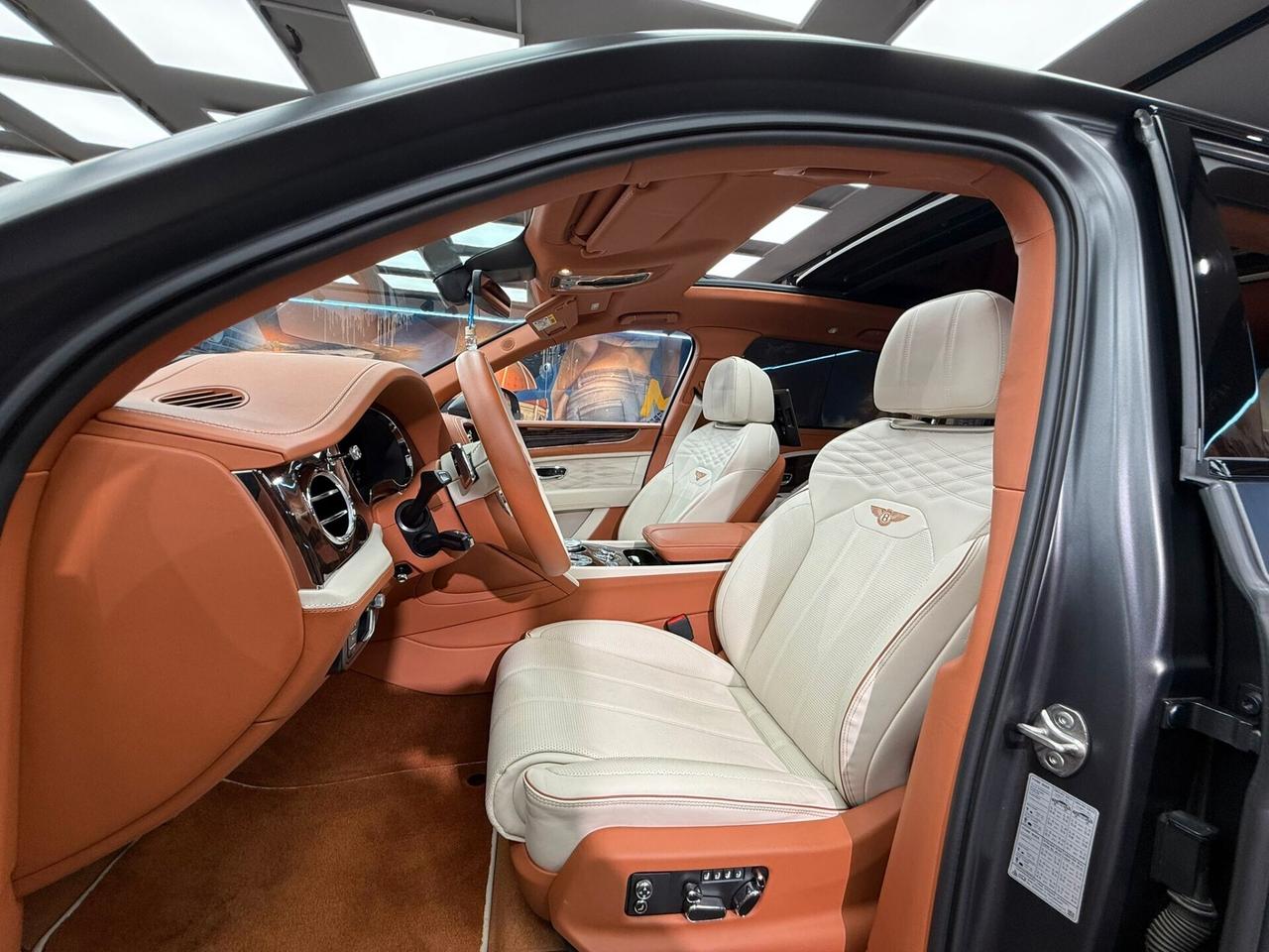 Bentley Bentayga V8 Azure (042)
