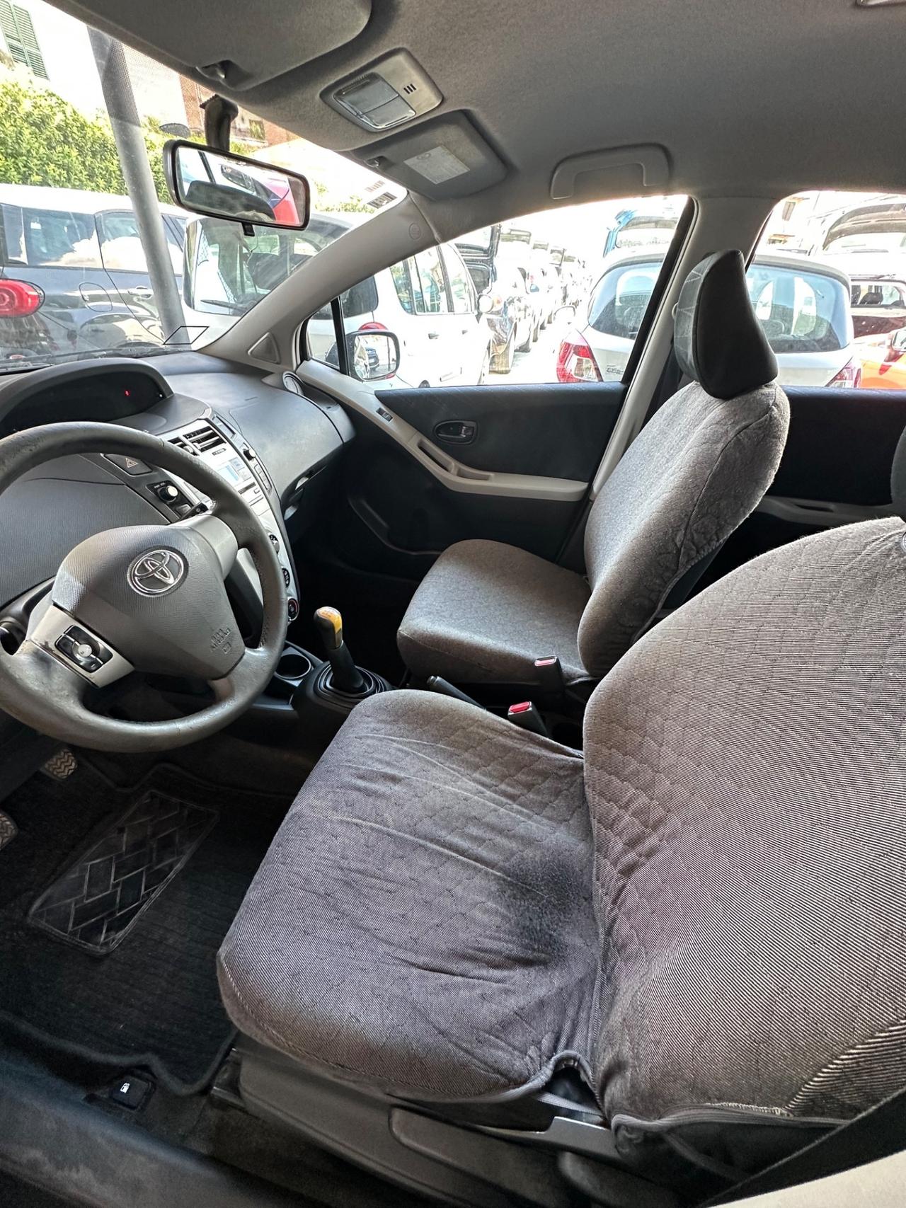 Toyota Yaris 1.3i 16V cat 5 porte Sol
