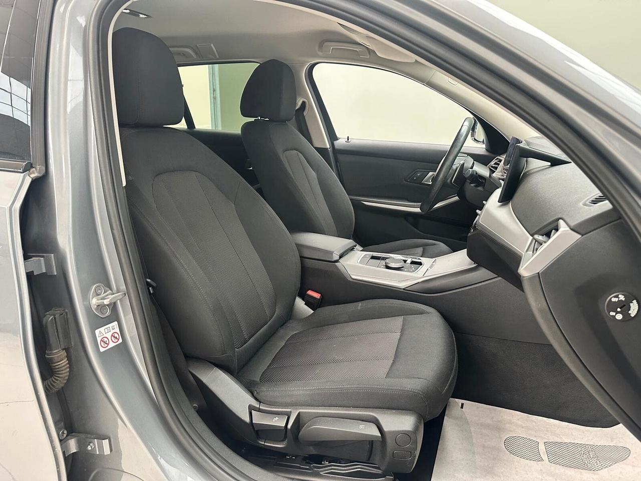 BMW 318 d Serie 3 Touring mhev 48V auto IVA ESPOSTA
