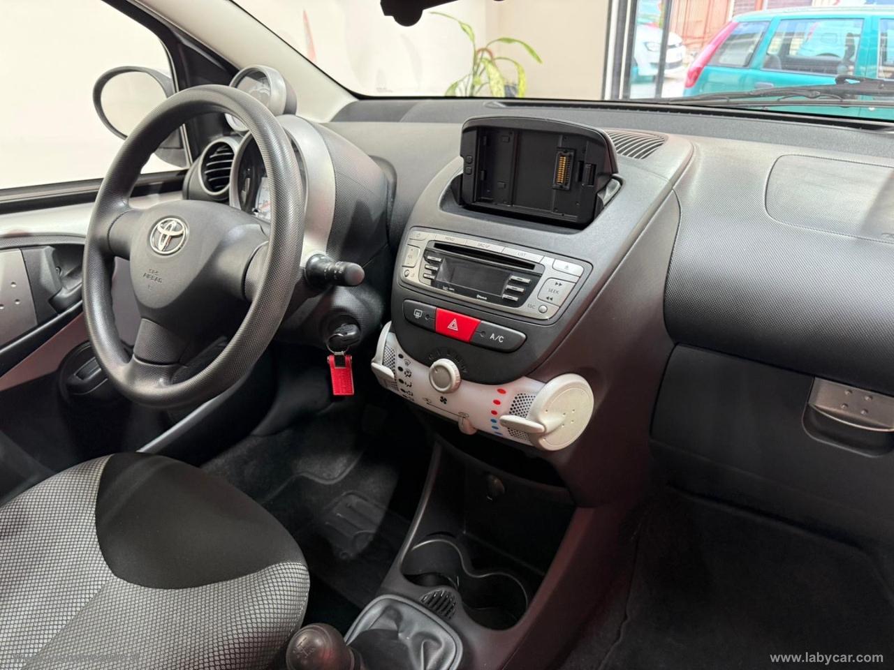 TOYOTA Aygo 1.0 12V VVT-i 5p. Lounge Connect
