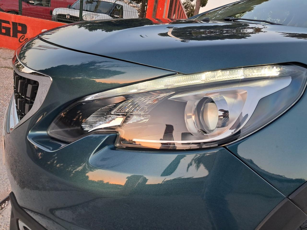 Peugeot 2008-1.6HDi 100CV Allure*NAVI*LED*CRUISE