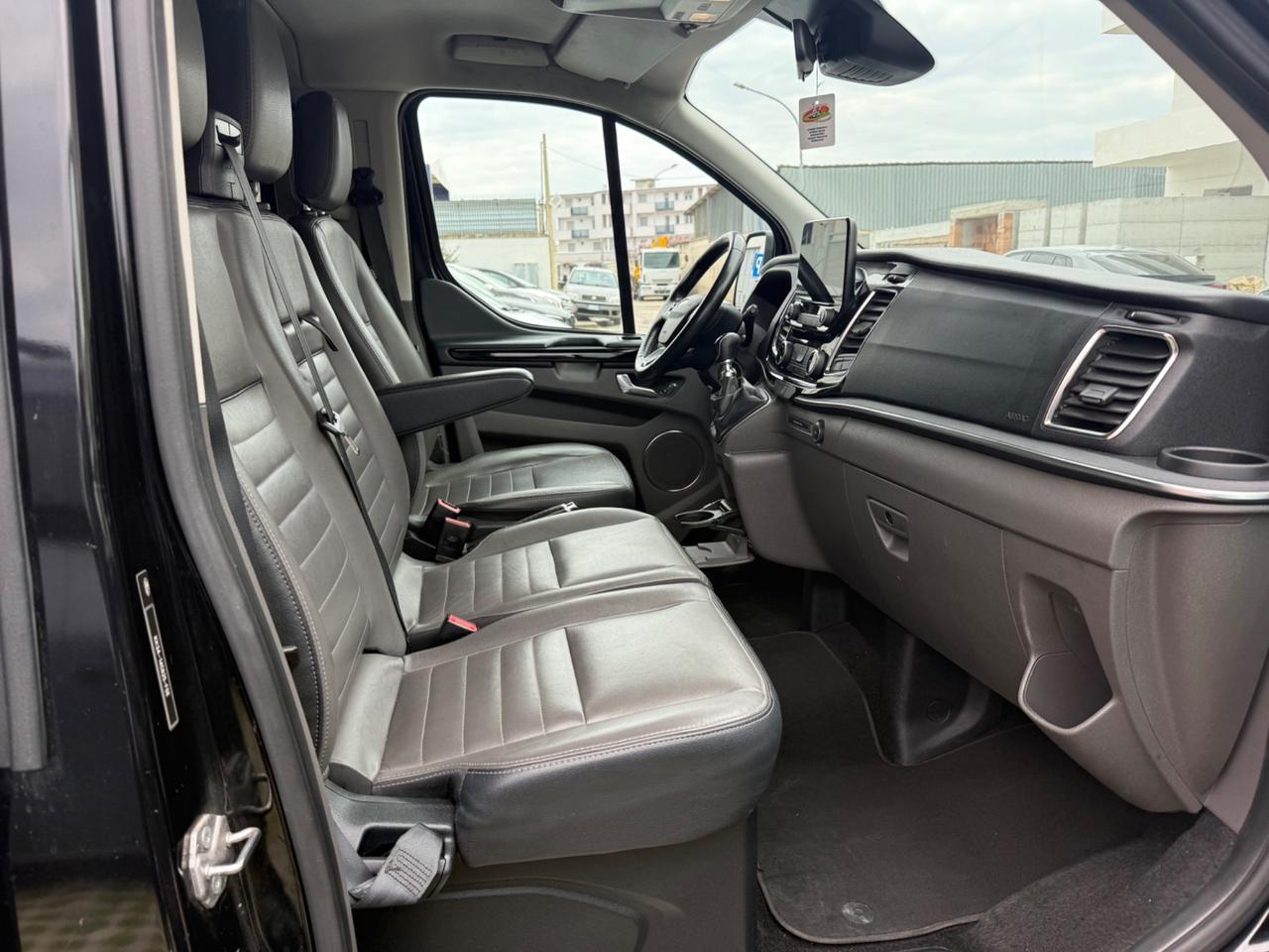 Ford Tourneo Custom 320 2.0 TDCi 185CV PL Titanium X