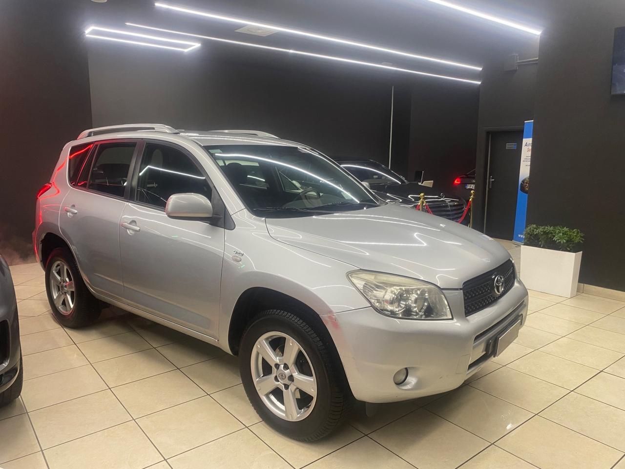 Toyota RAV4 2.2 D-4D 136 CV Luxury UNICO PROPRIETARIO