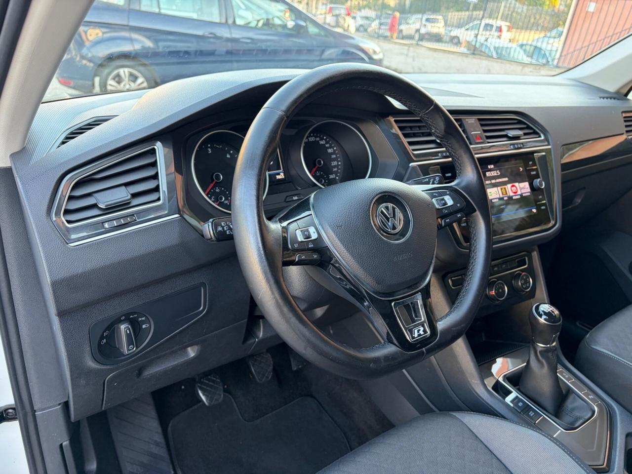 Volkswagen Tiguan 1.6 TDI R-Line strafull !!!