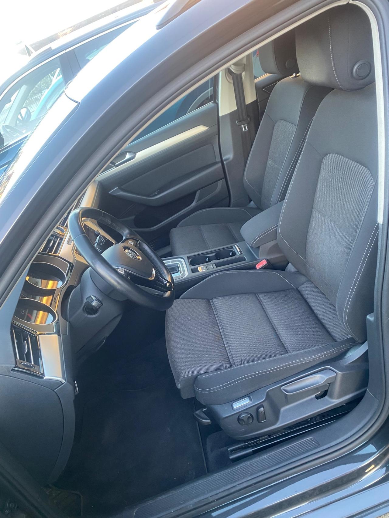 Volkswagen Passat Variant 1.6 TDI SCR DSG Business BMT