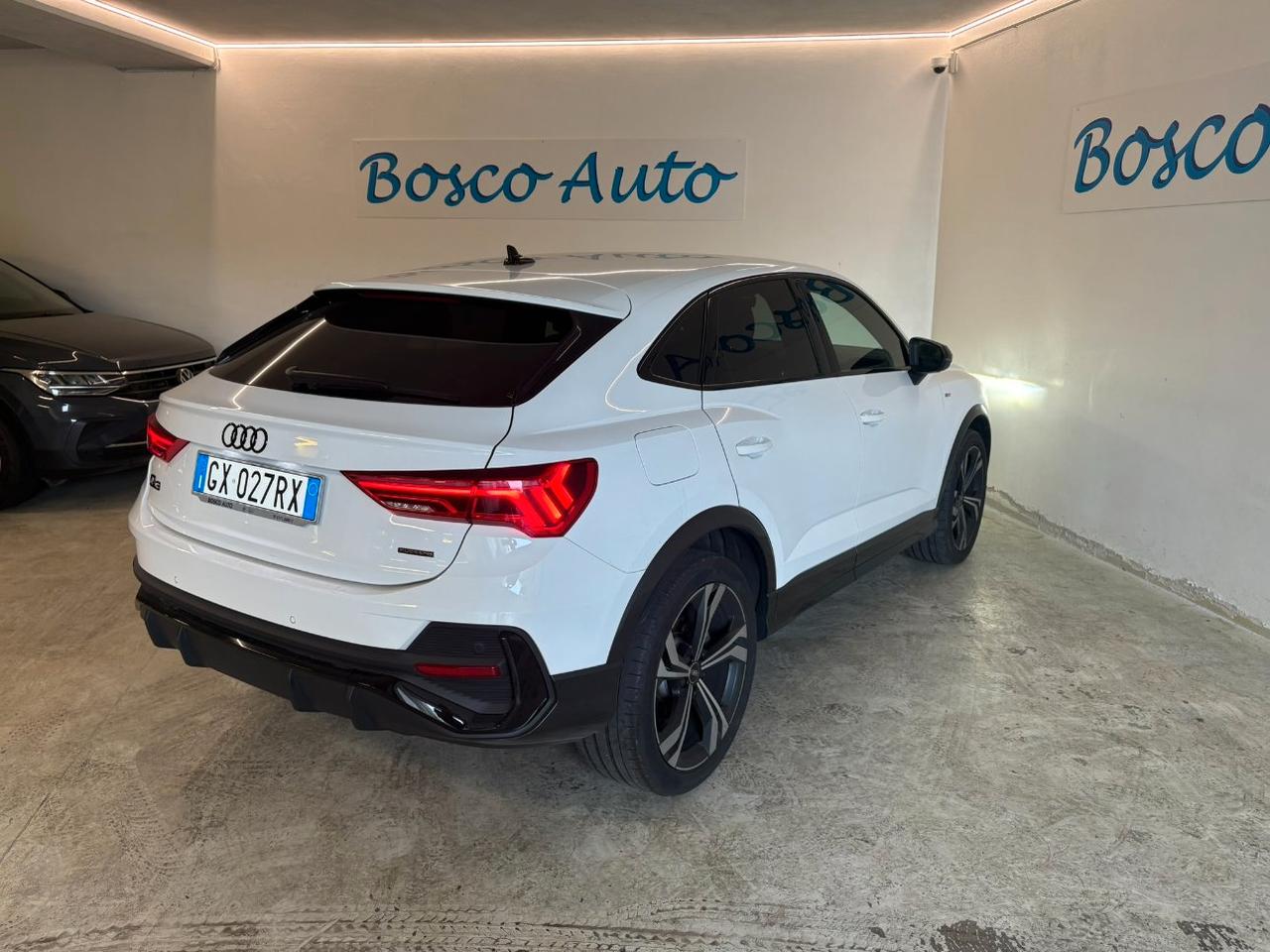 Audi Q3 Sportback 40 2.0 tdi Identity Black quattro 193cv s-tronic