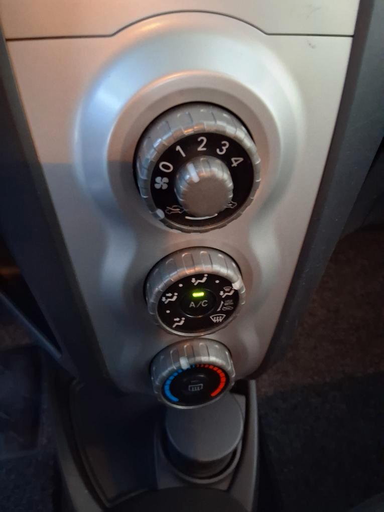 TOYOTA YARIS 1.0 BENZINA IDONEA NEOPATENTATI