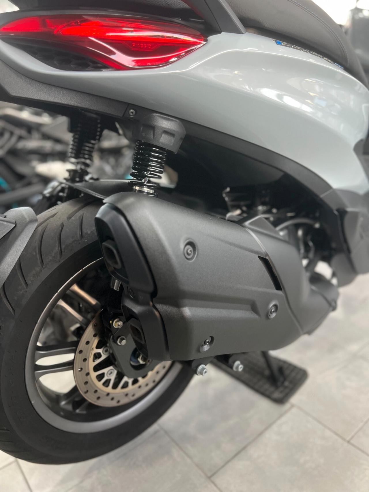 Piaggio Beverly 400 S HPE SOLO 1900KM - 2025