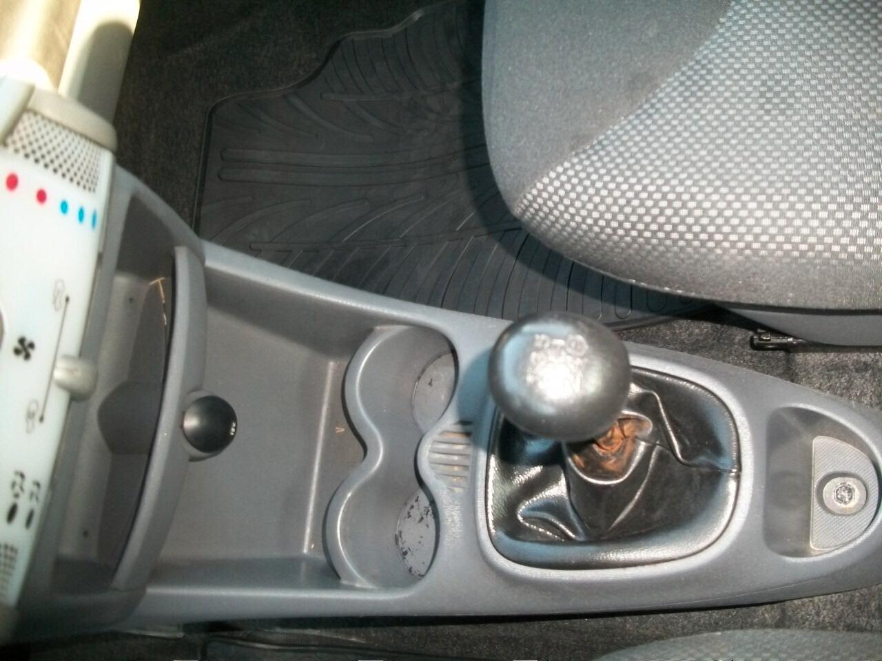 Toyota Aygo 1.0 12V VVT-i 5 porte Sol CC 998 BENZINA SI NUOVI PATENTATI GARANZIA UN ANNO KM 122500 COME NUO
