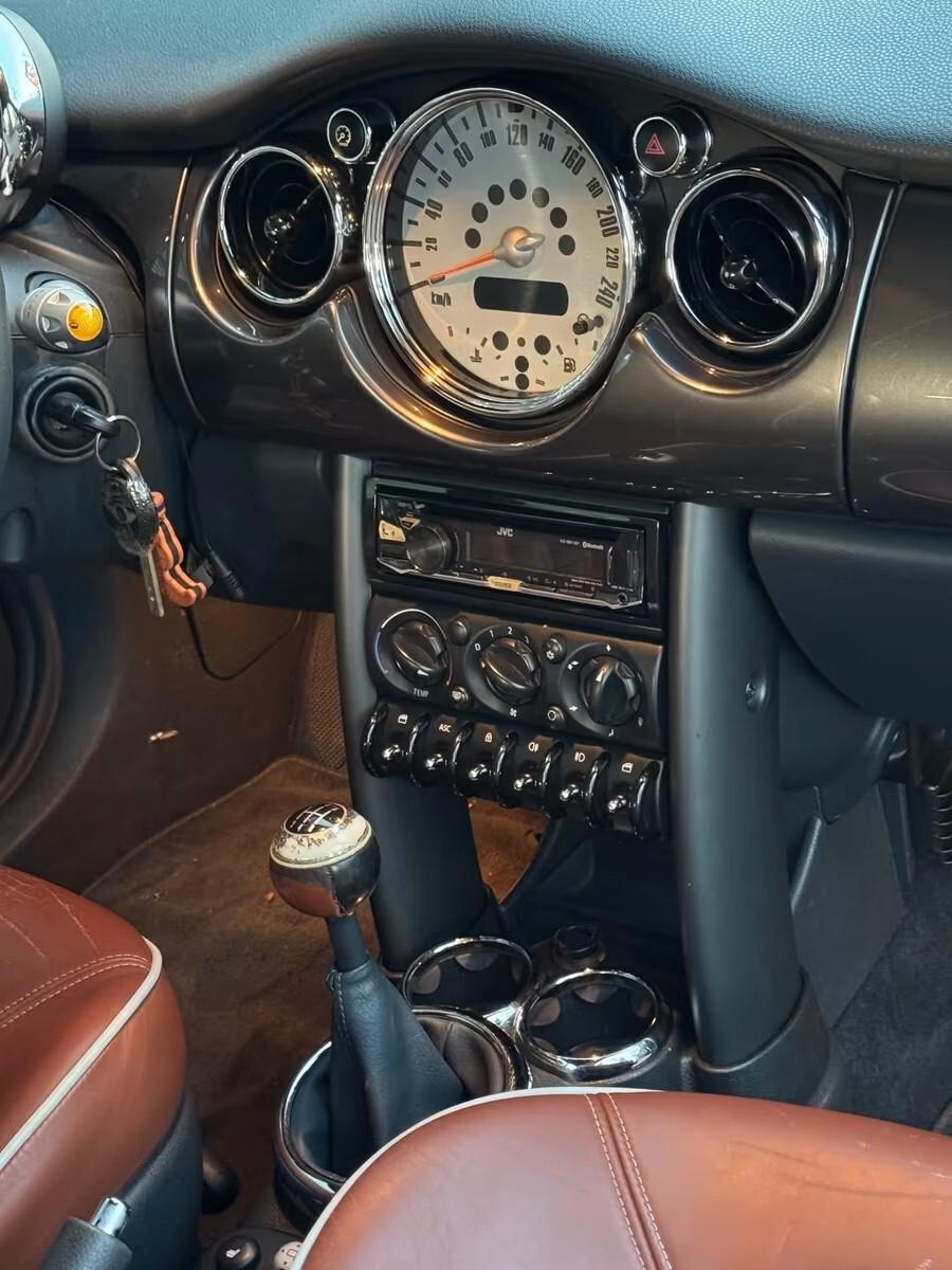 Mini Cooper cabrio Sidewalk