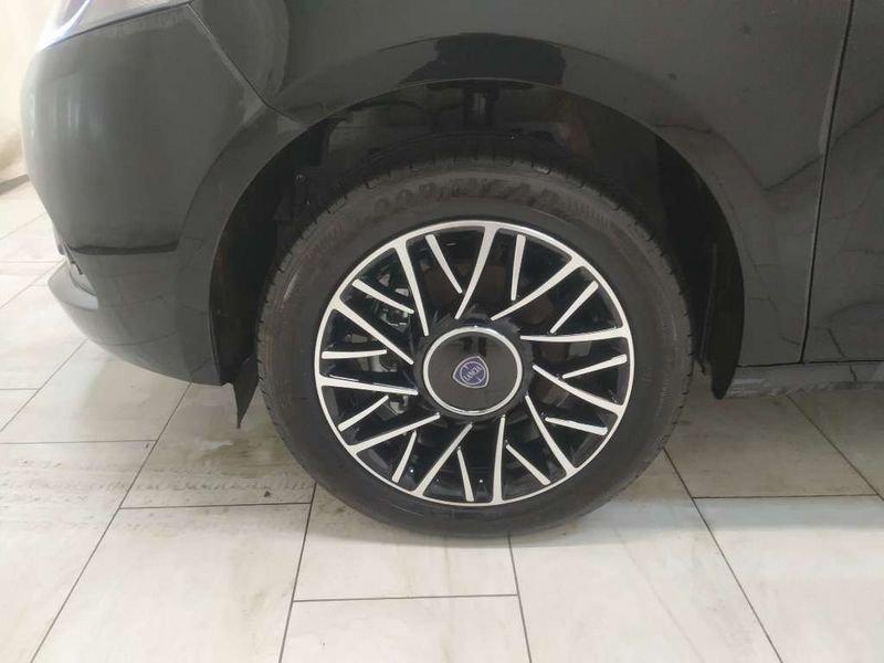 Lancia Ypsilon 1.0 firefly hybrid Platino s&s 70cv