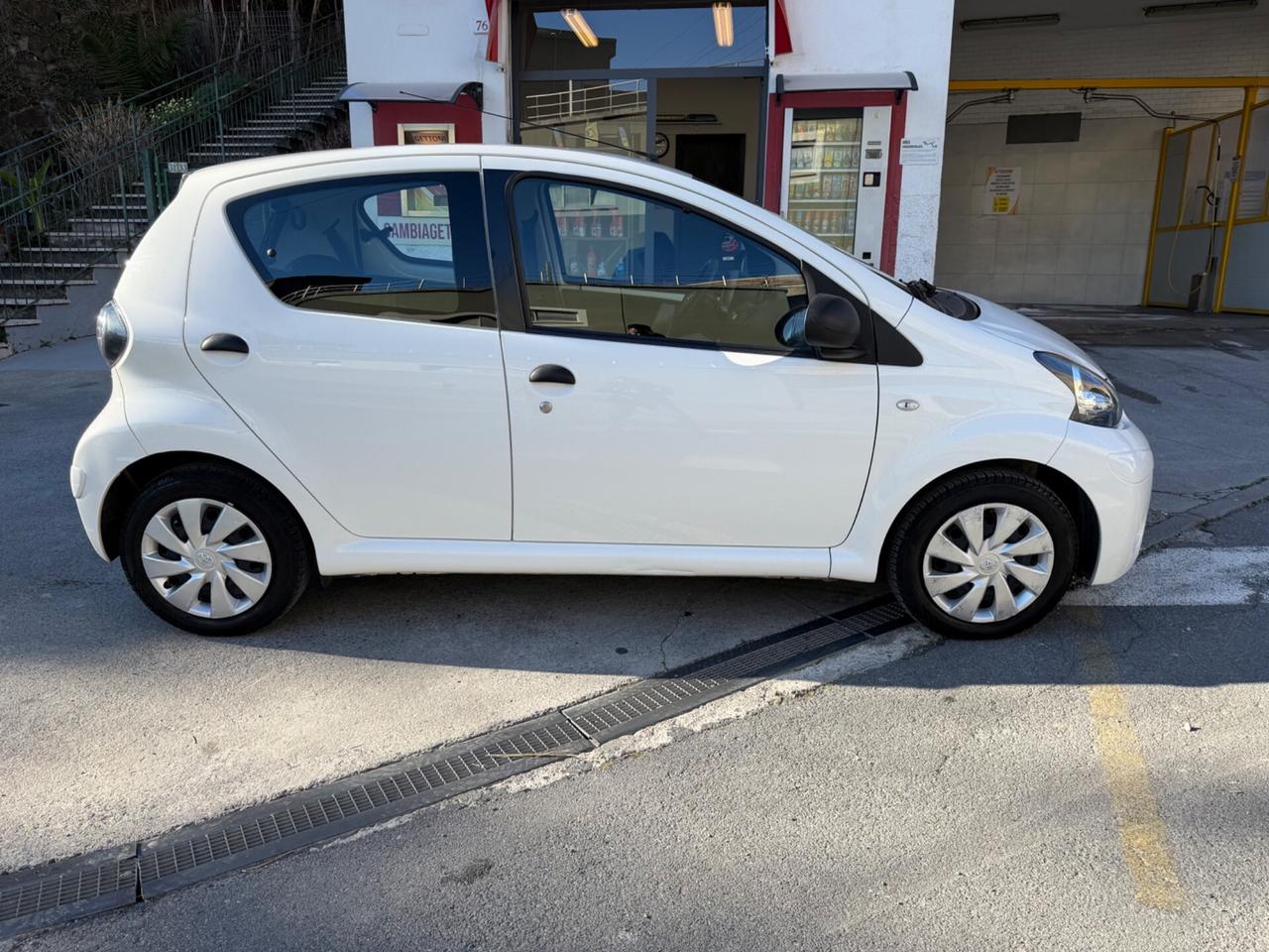 TOYOTA AYGO 1.0 NEOPATENTATI 5 PORTE