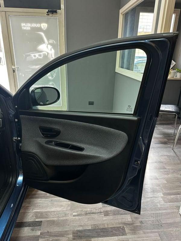 Lancia Ypsilon 1.0 FireFly 70cv Hybrid ALBERTA FERRETTI PREZZO VERO