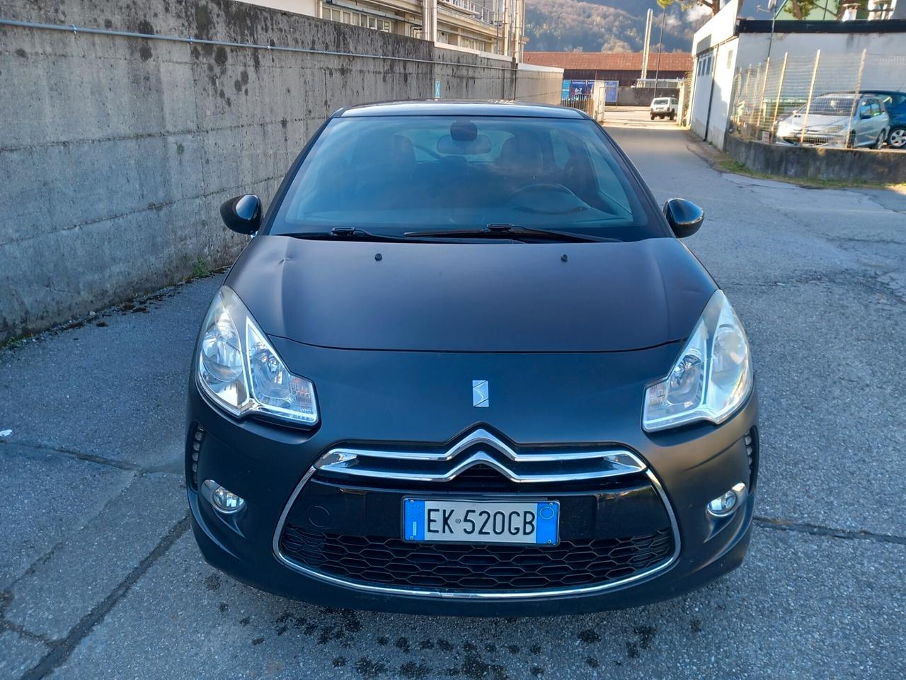 DS3 3 1.6 THP 155 Just Black