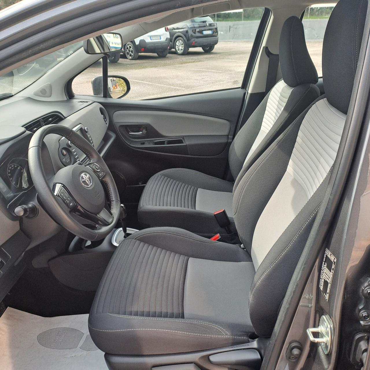 Toyota Yaris 1.5 Hybrid 73cv Business