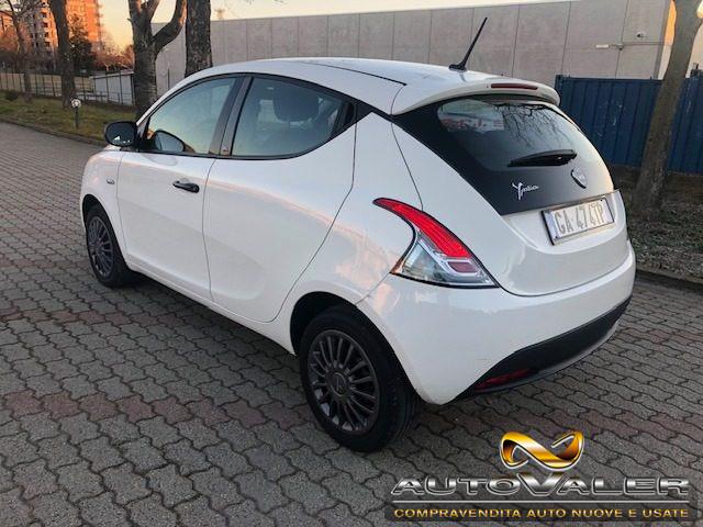 LANCIA Ypsilon 1.2 69 CV 5 porte GPL Ecochic Black and Noir