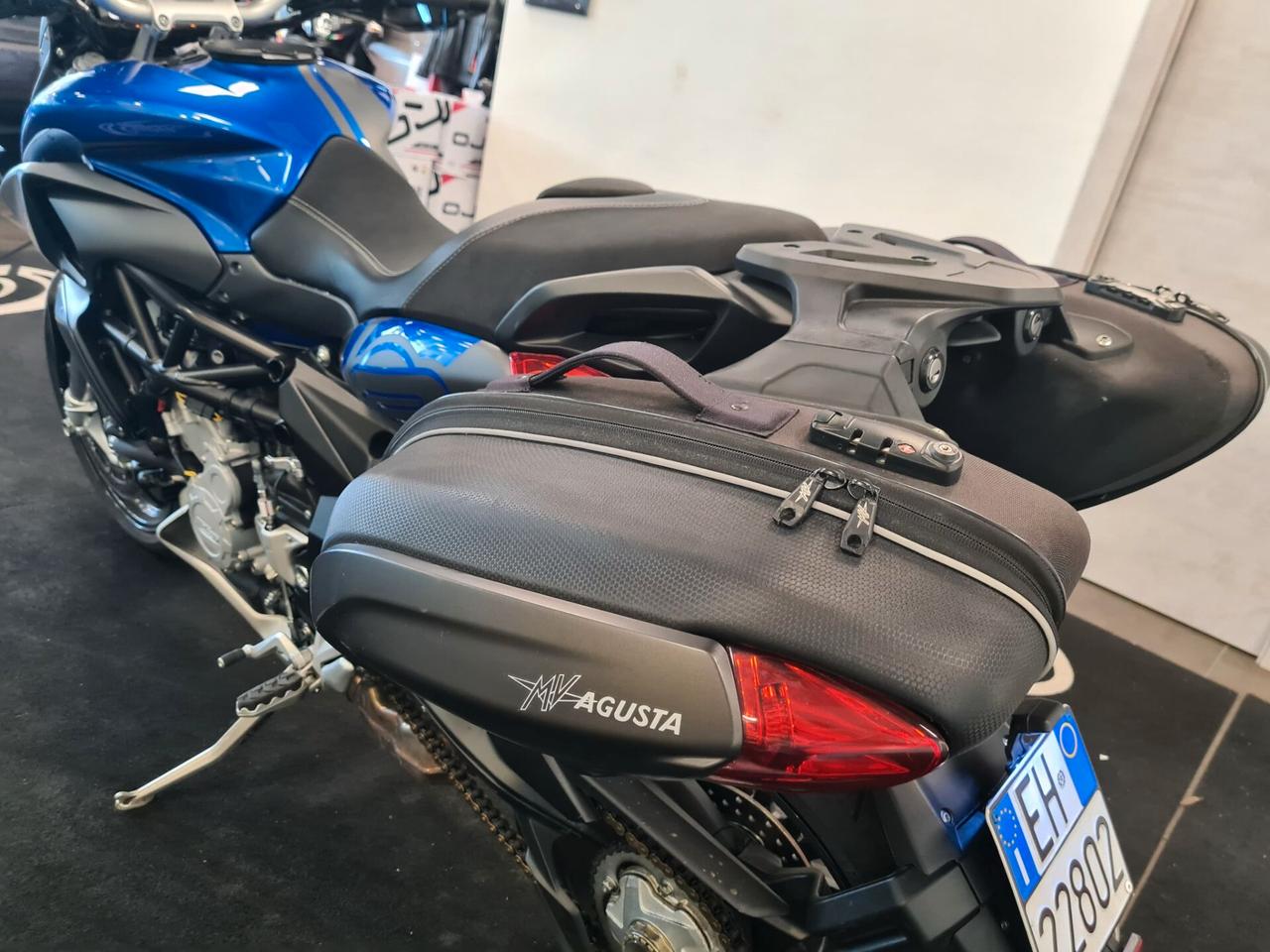 MV AGUSTA STRADALE 800