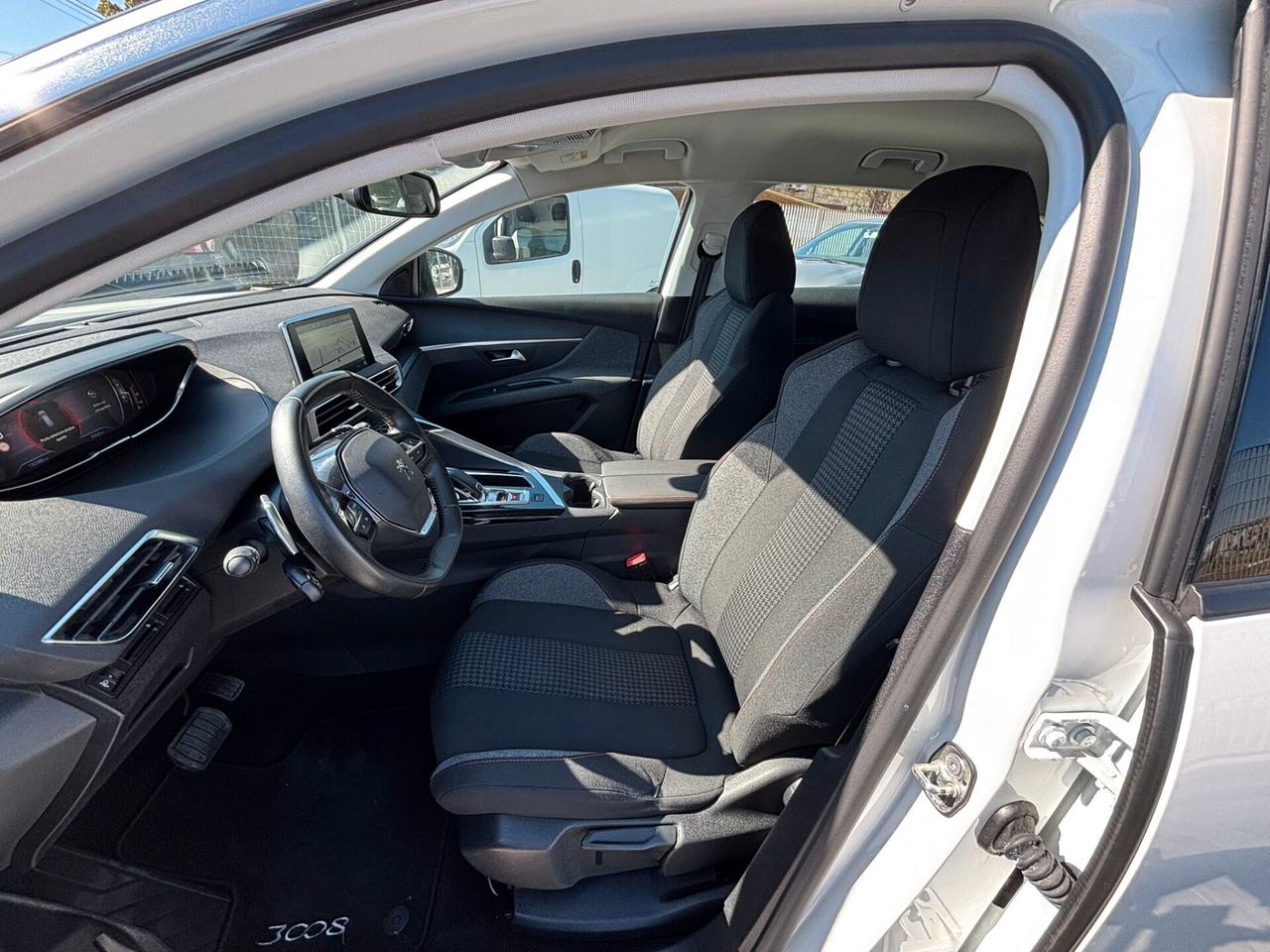 Peugeot 3008 BlueHDi 130 S&S EAT8 Business