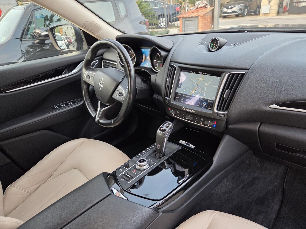 Maserati Levante V6 Diesel 275 CV AWD Granlusso - DA VETRINA !!