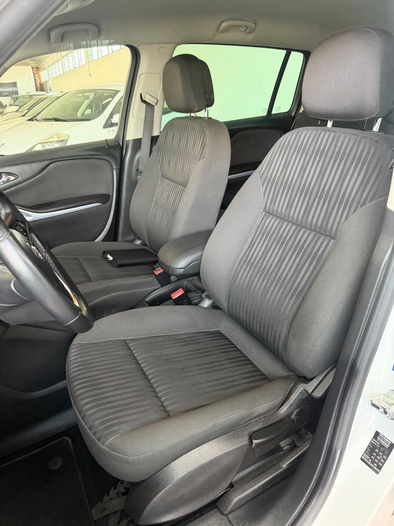 Opel Zafira Tourer 1.6 CDTi 7 POSTI