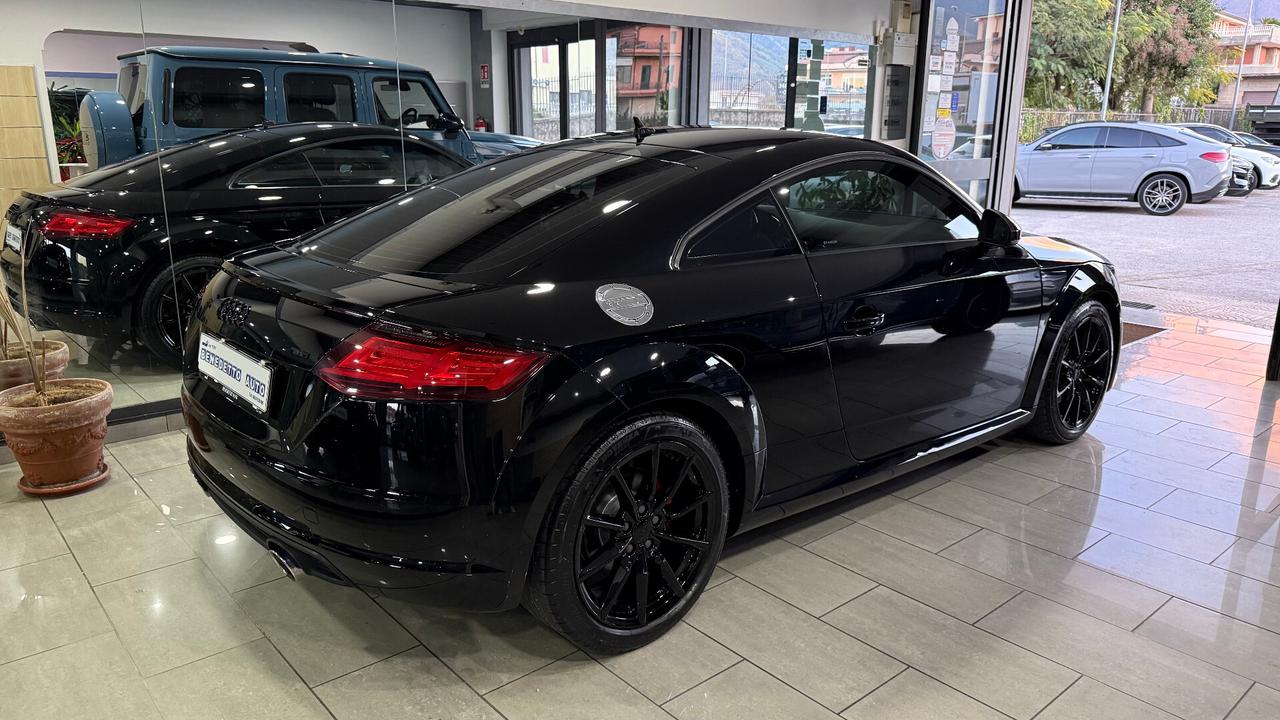 AUDI TT 2.0 TDI COUPE' TOTAL BLACK