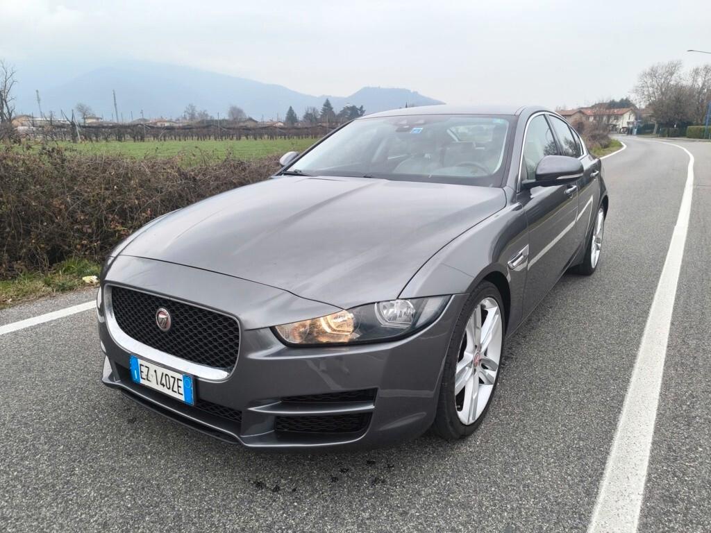 JAGUAR XE 2,0 180CV- AUTOMATICA-EURO 6- MOTORE NUOVO