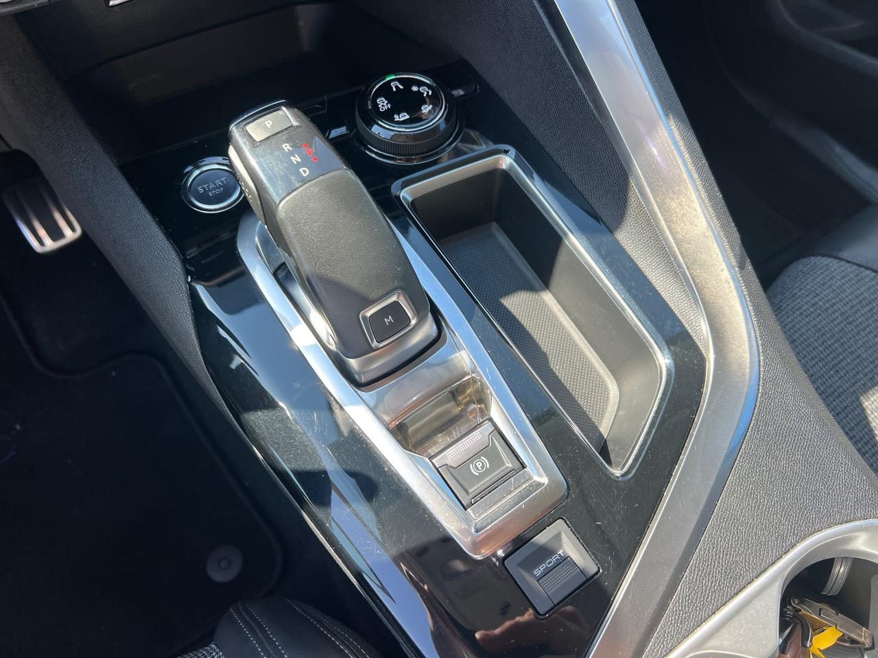 Peugeot 3008 1.6HDi 120CV EAT6 Allure-12/2017"UNIPRO"