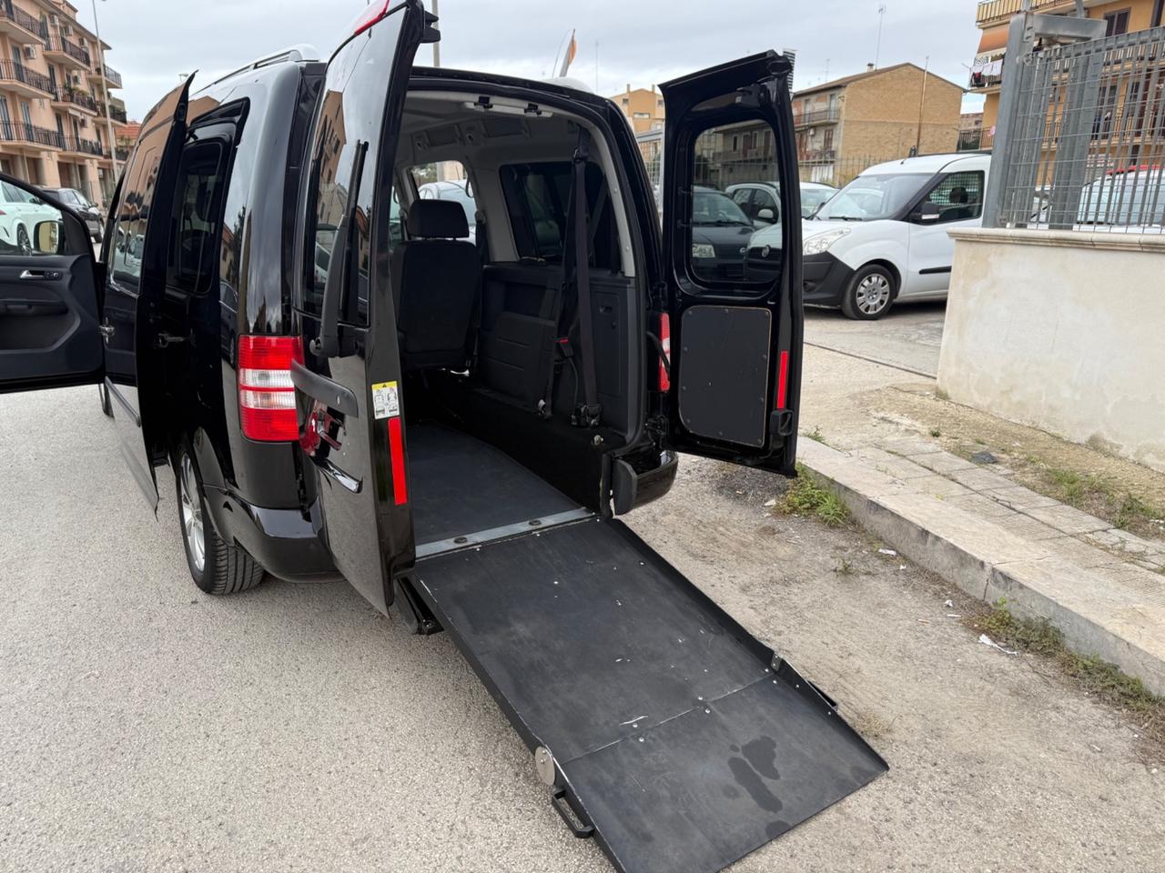 Volkswagen Caddy 1.6 TDI 102 CV 5p. Highline Maxi trasporto disabili