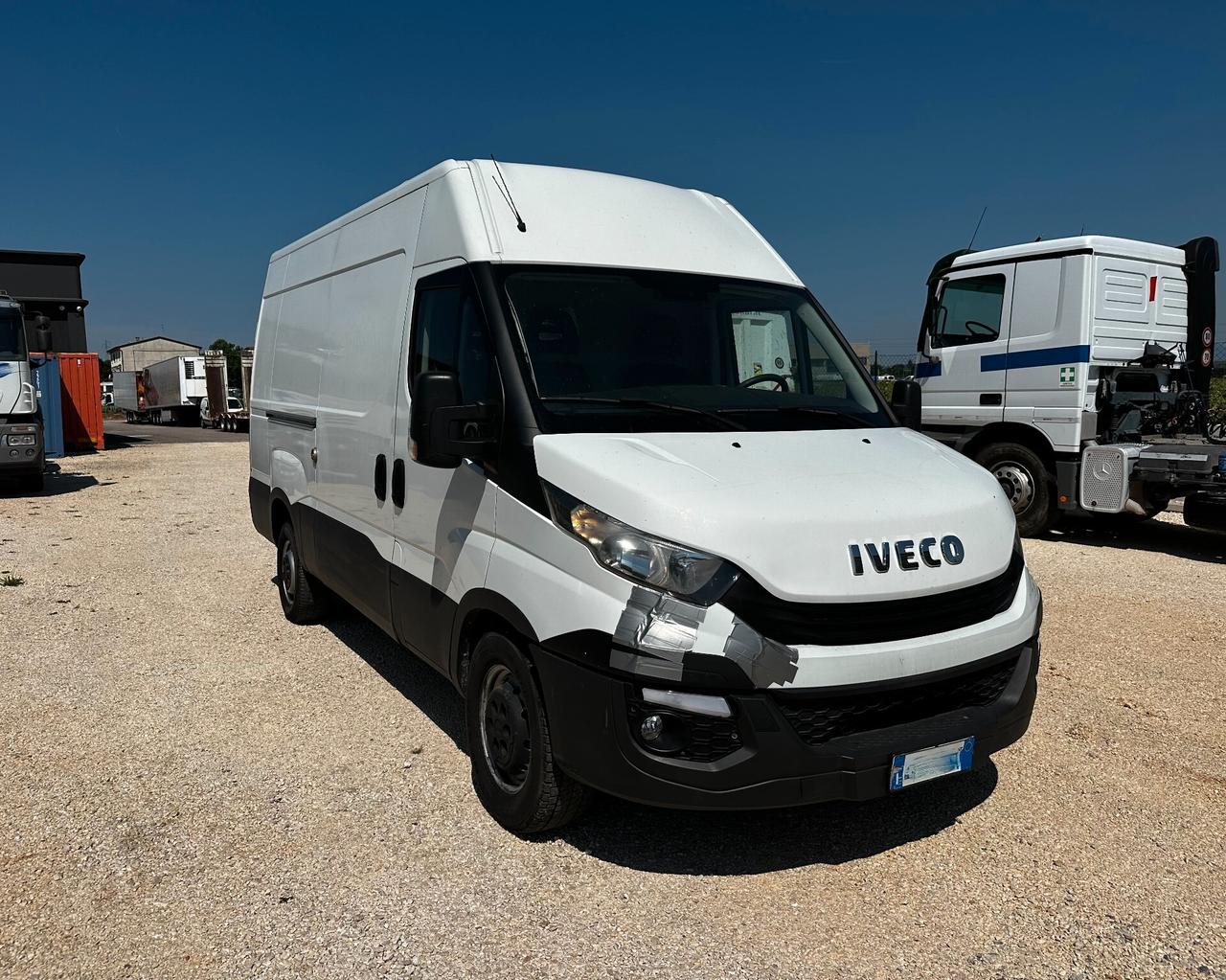Iveco Daily 35S14 Euro6B / cambio manuale / aria condizionata / ABS