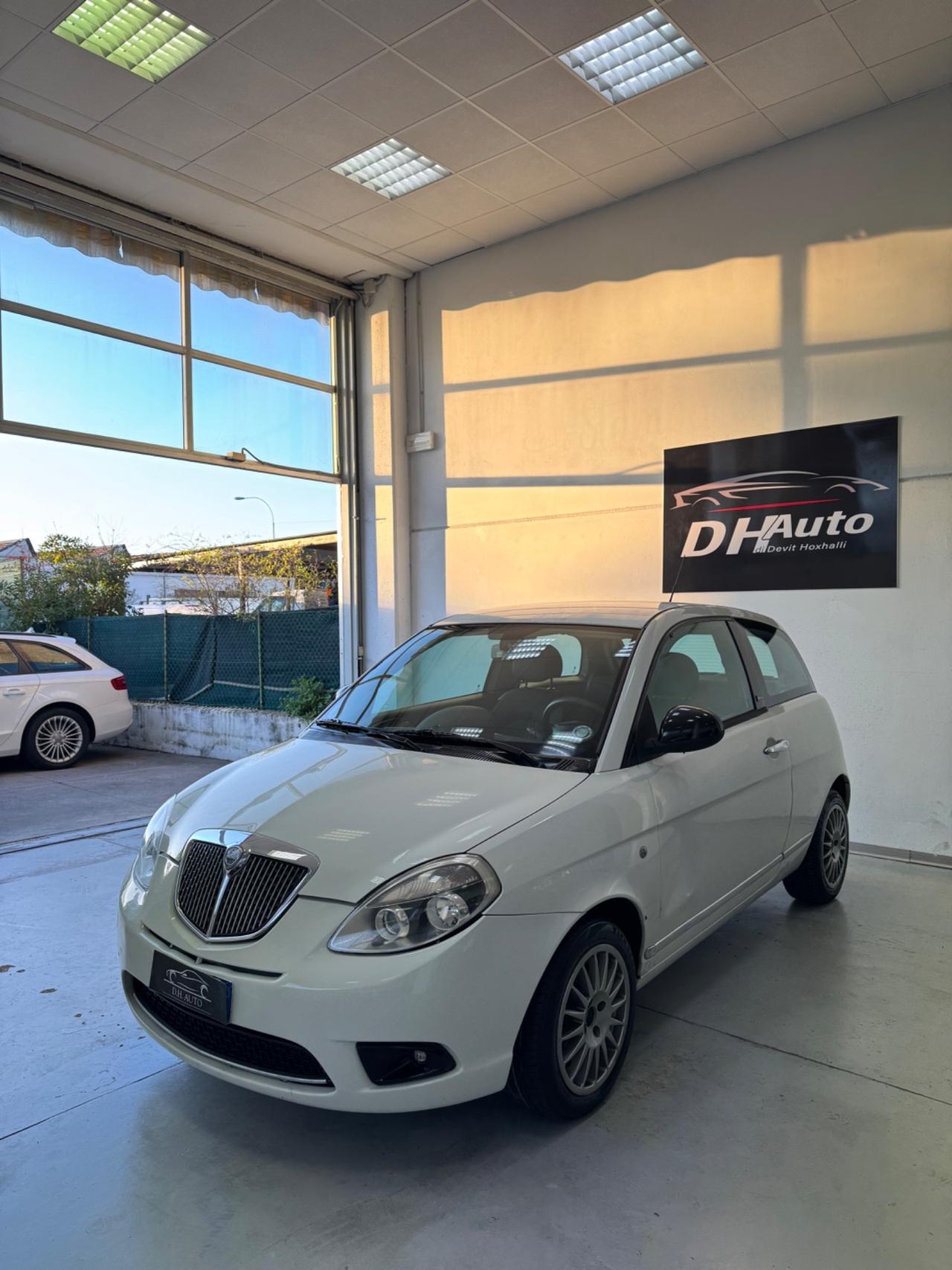 Lancia Ypsilon 1.2 69 CV Unyca