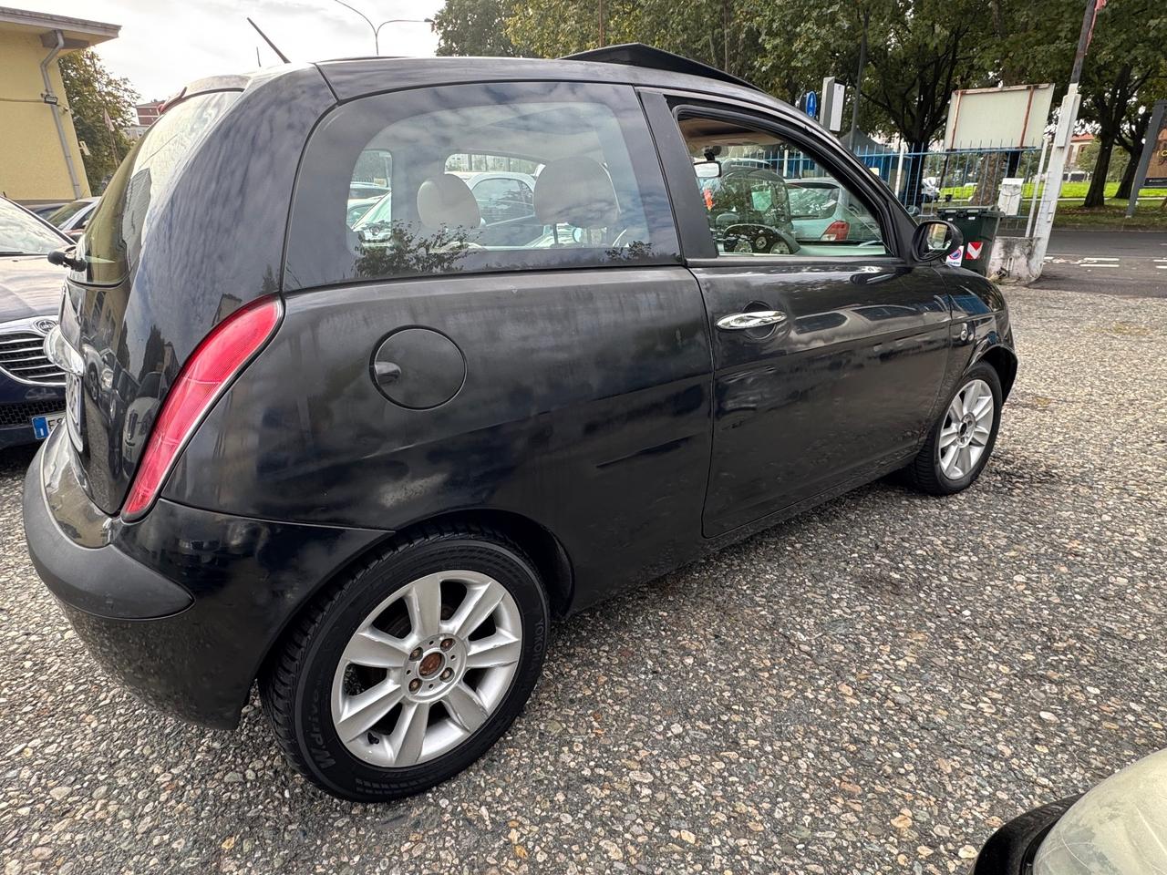 Lancia Ypsilon 1.4 16V Platino