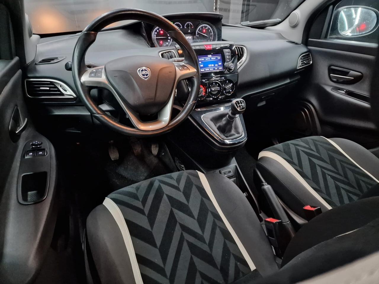 Lancia Ypsilon 1.2 69 CV 5 porte Platinum Gpl