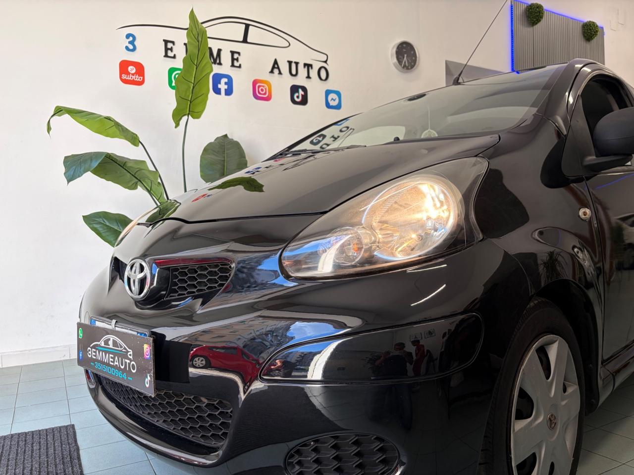 Toyota Aygo 1.0 5 porte Now 12 MESI DI GARANZIA