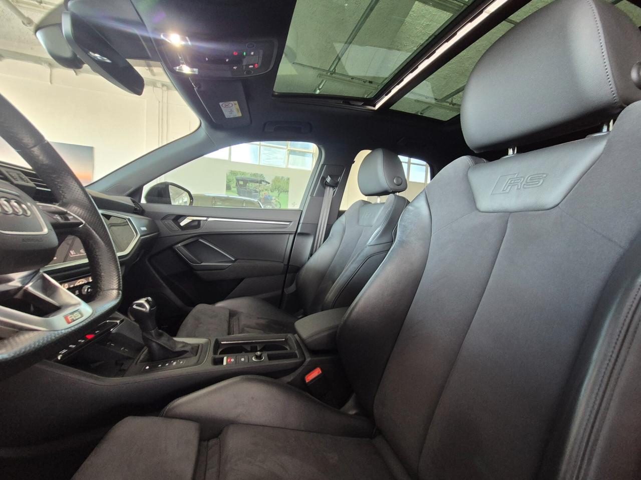 Audi Q3 RS quattro S tronic 2023 - FULL SERVICED