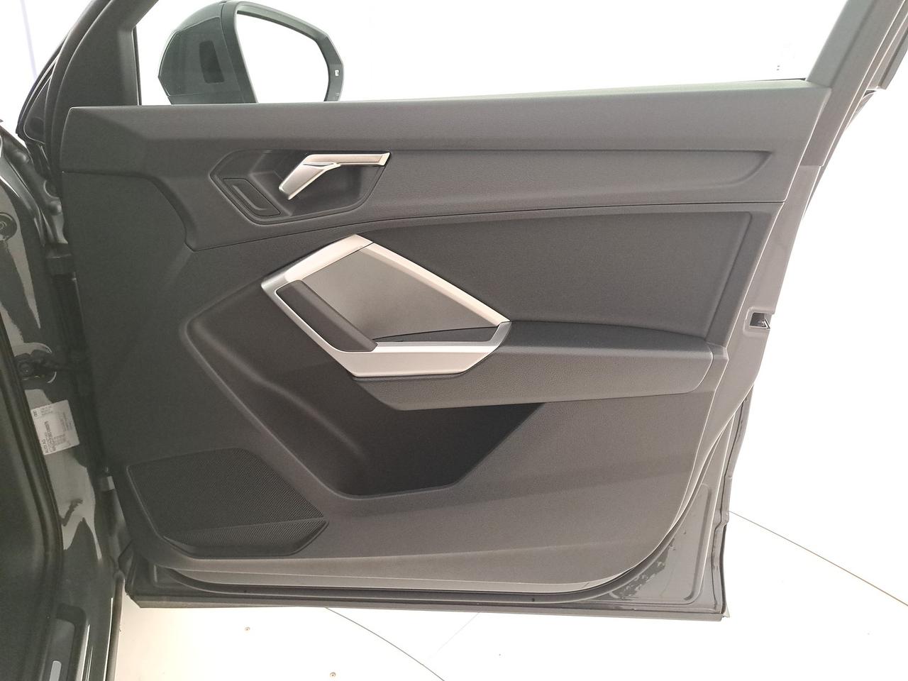 Audi Q3 35 1.5 tfsi business advanced s-tronic