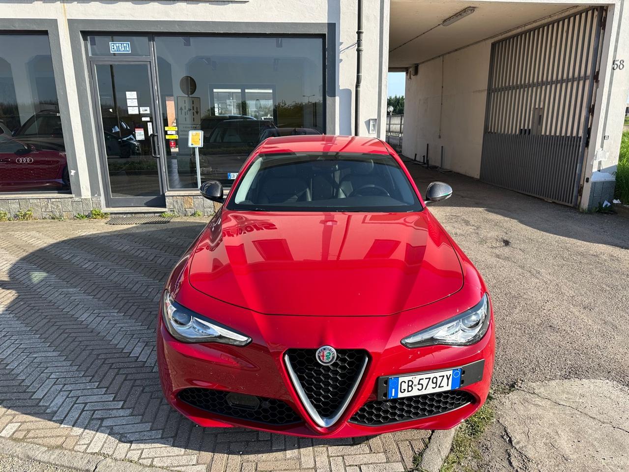 Alfa Romeo Giulia 2.0 Turbo 200 CV AT8 dettagli in Carbonio