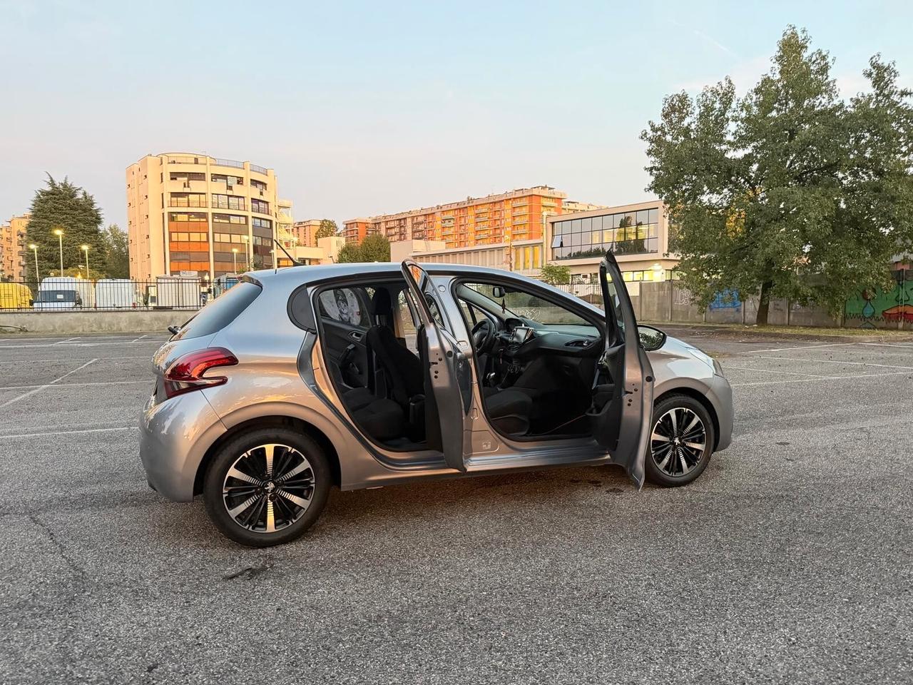 Peugeot 208 PureTech 82 Stop&Start 5 porte Signature