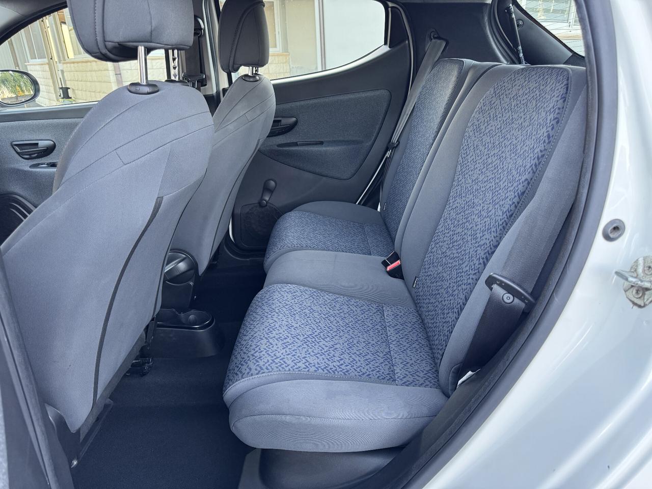 Lancia Ypsilon 1.0 FireFly 5 porte S&S Hybrid Ecochic Silver