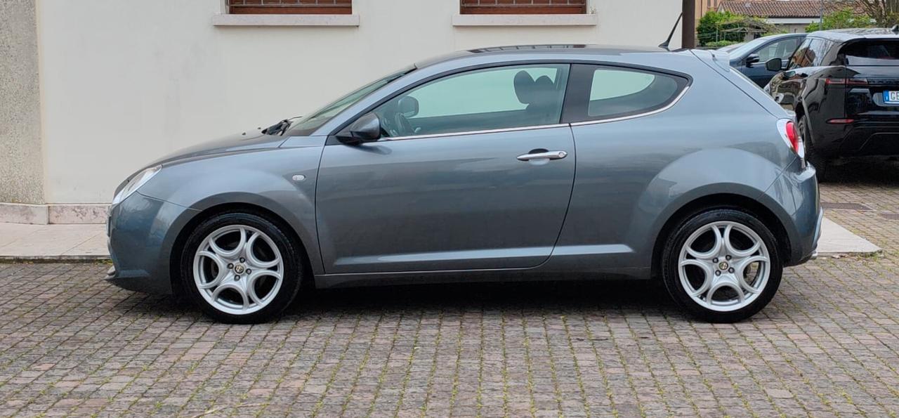 Alfa Romeo MiTo 1.6 JTDm-2 S&S Distinctive Sport Pack
