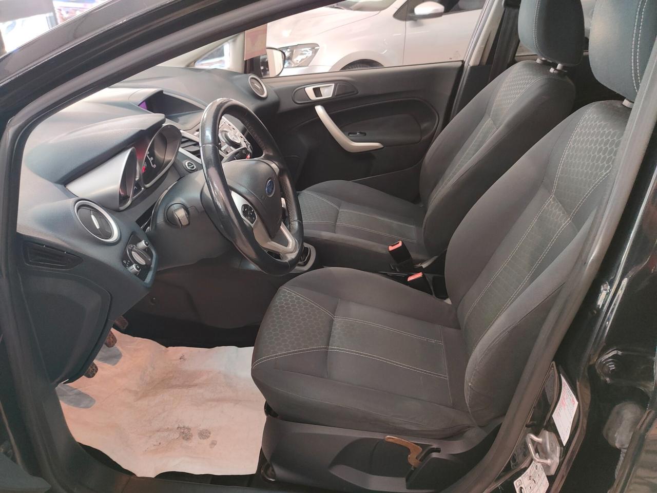 Ford Fiesta 1.4 TDCi 70CV 5 porte Titanium