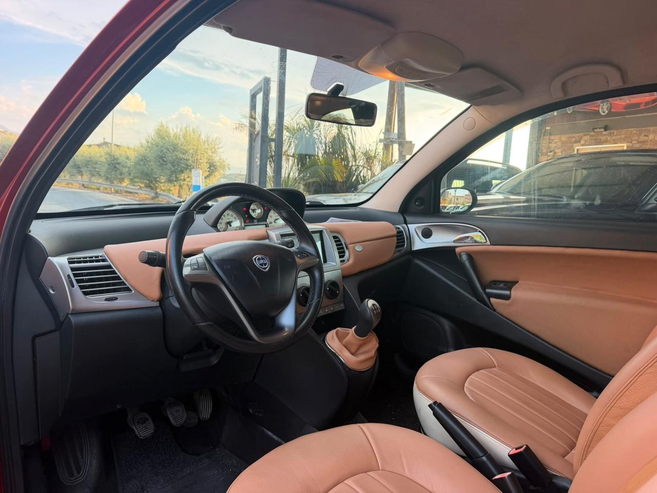 Lancia Ypsilon 1.3 MJT 75 CV Oro Bianco