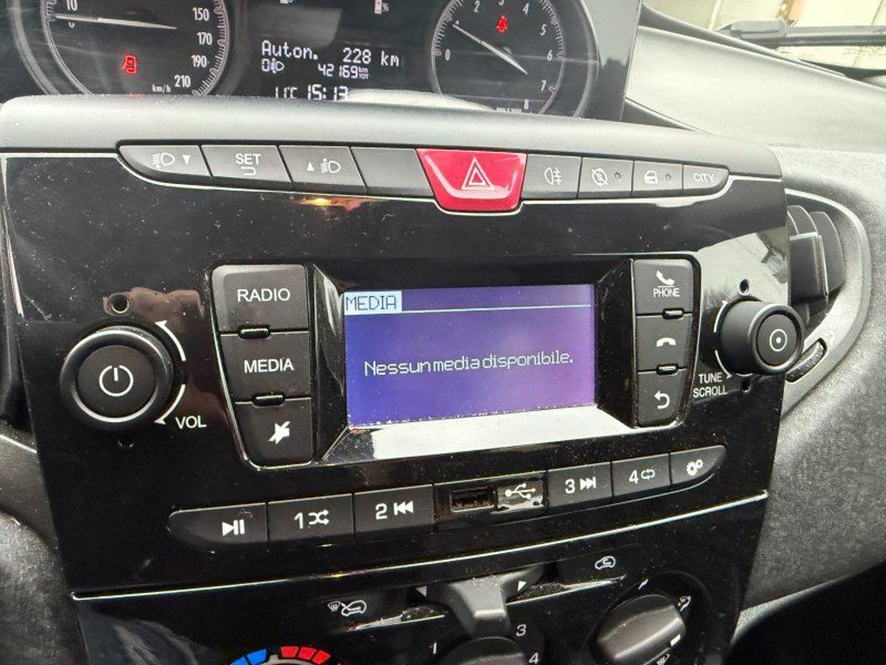 Lancia Ypsilon 1.0 FireFly 5 porte S&S Hybrid Ecochic Silver