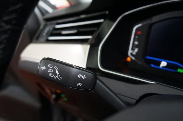 VOLKSWAGEN Passat Variant 2.0 TDI SCR EVO DSG Executive Certificata