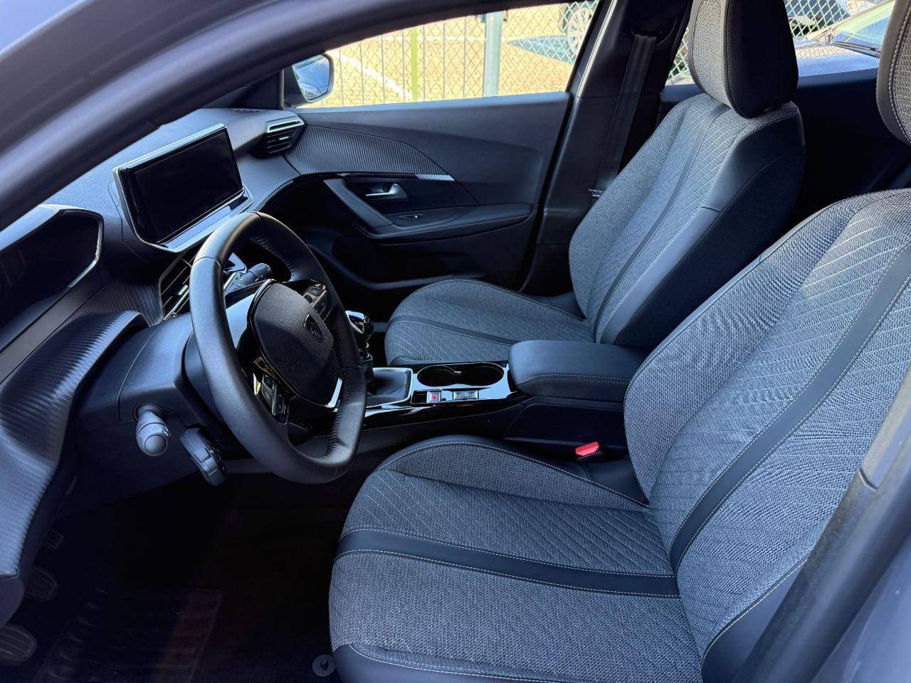PEUGEOT 2008 PureTech 100 S&S Allure